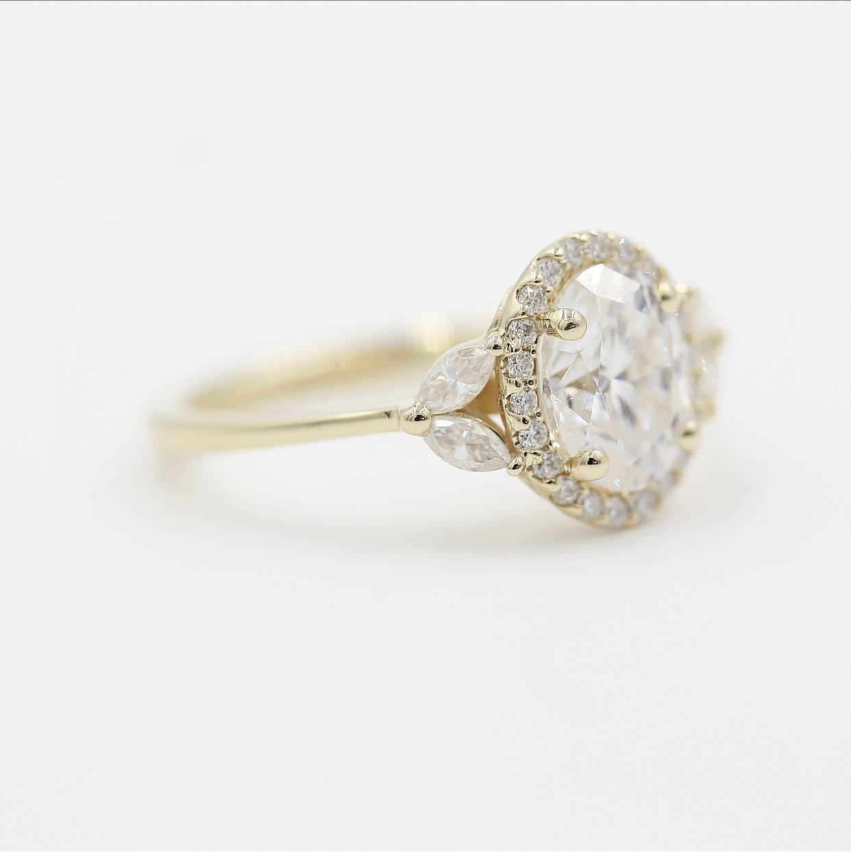 0.3ct Oval Cut Halo Moissanite Diamond Engagement Ring