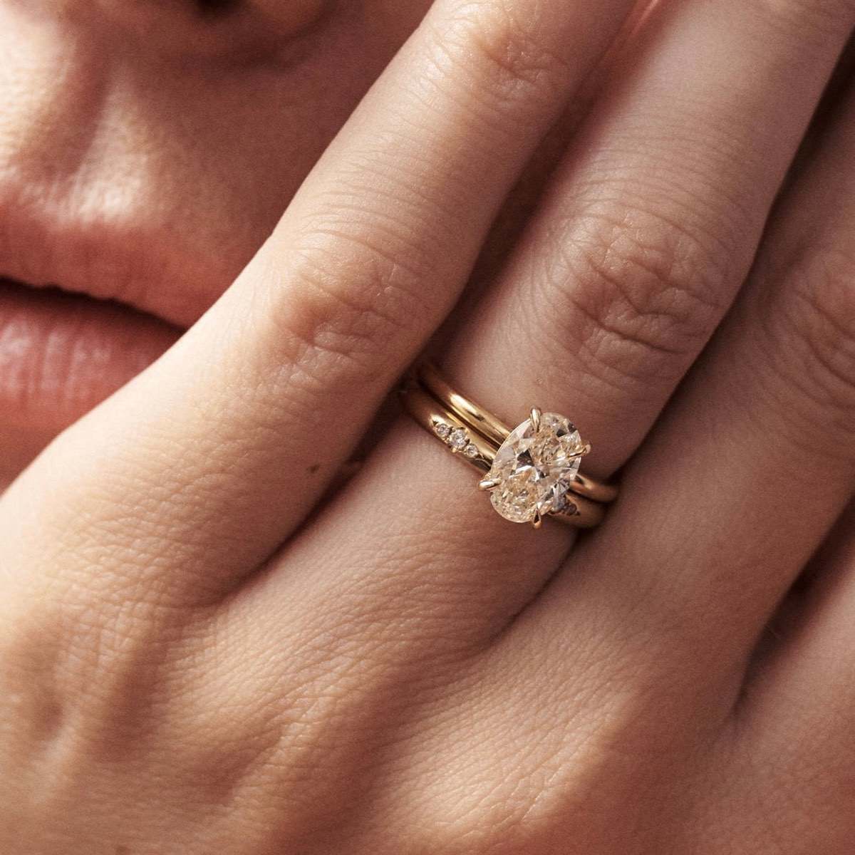 1.5 CT Oval Moissanite Solitaire Engagement Ring