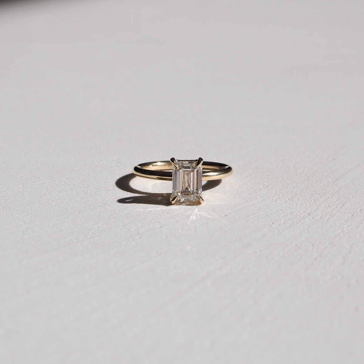 1.5 CT Emerald Moissanite Solitaire Engagement Ring