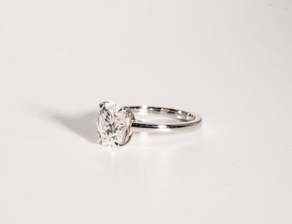 2.0 CT Oval Moissanite Solitaire Engagement Ring