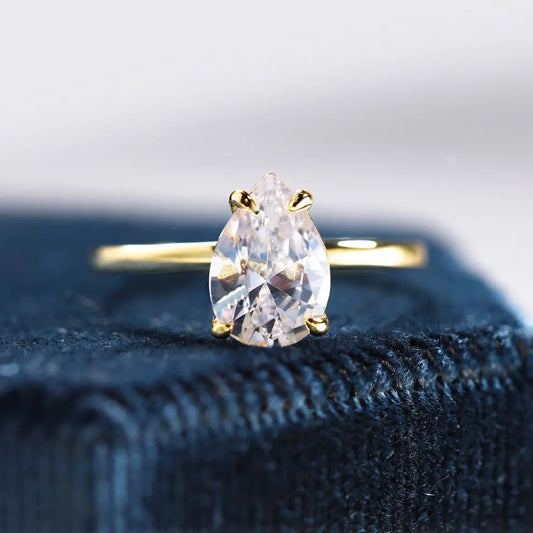 1.0CT Pear Cut Daimond Solitaire Moissanite Engagement Ring