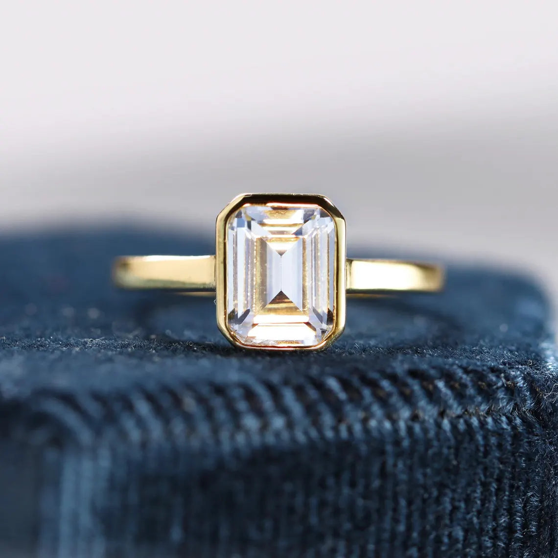 1.0CT Emerald Cut Daimond Solitaire Moissanite Engagement Ring