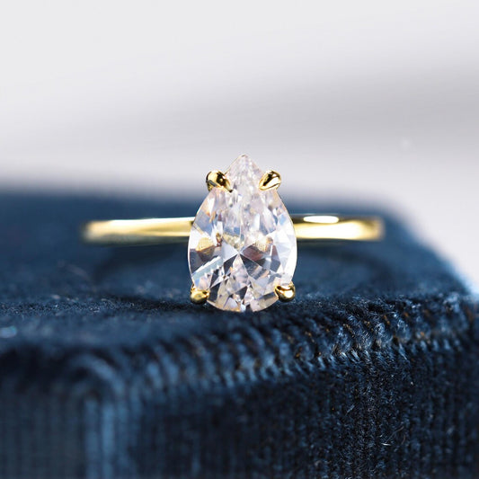 1.0CT Pear Cut Daimond Solitaire Moissanite Engagement Ring