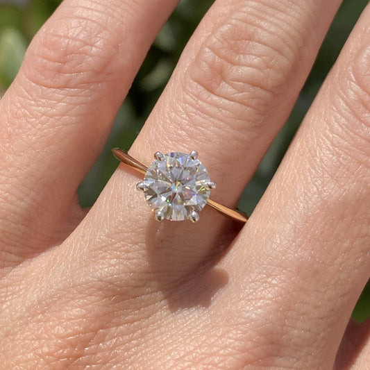 2.0CT Round Brilliant Diamond Solitaire Moissanite Engagement Ring